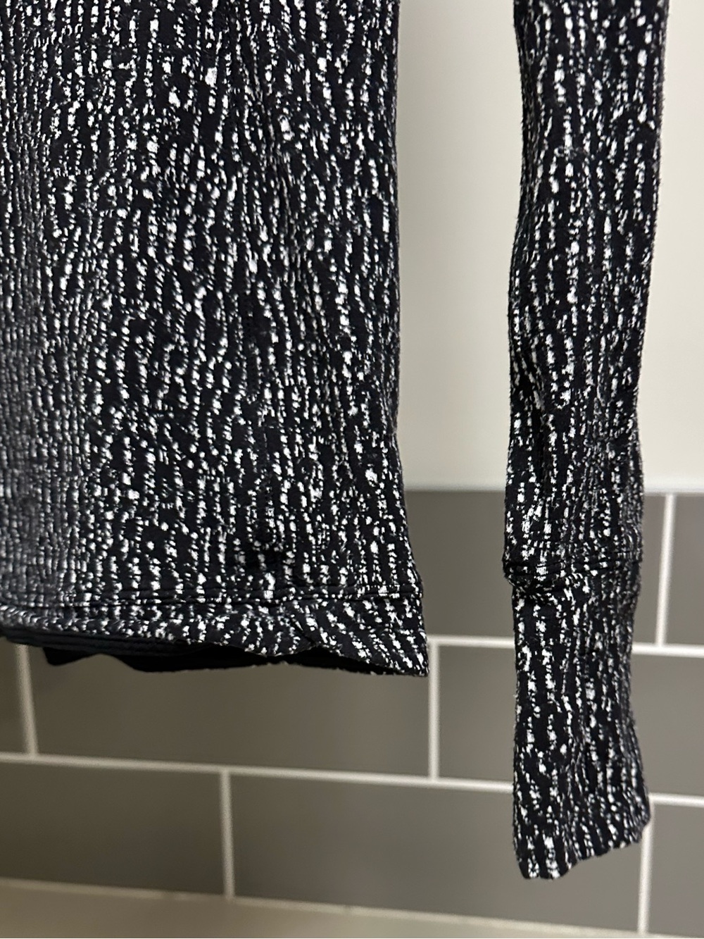 Lululemon Runderful Long Sleeve - Picture 7 of 10